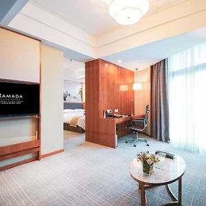 King Suite Non-Smoking